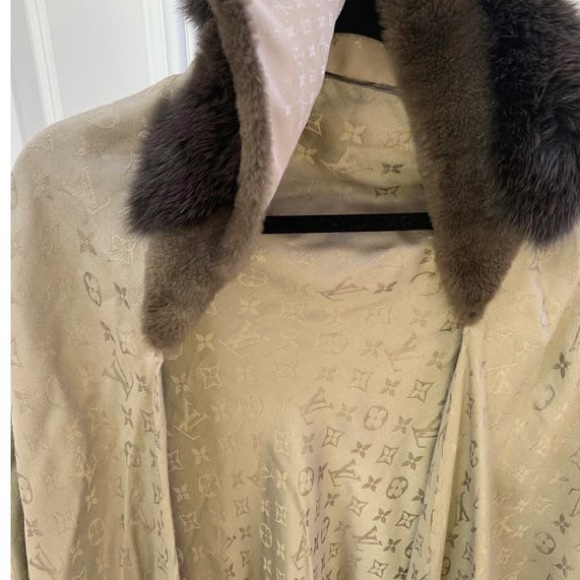 Louis Vuitton fox trim V-scarf - Picture 3 of 4